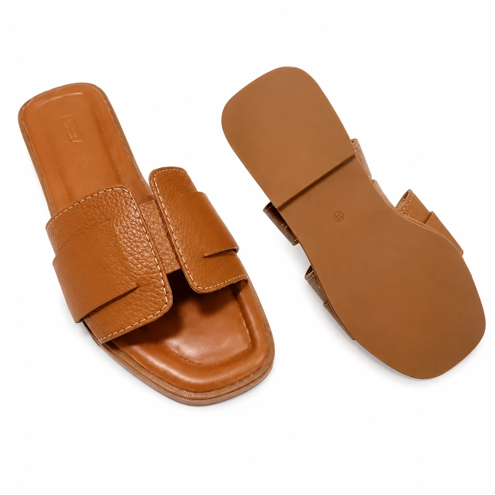 Chinelo Rasteiro Caramelo com Tiras Cruzadas