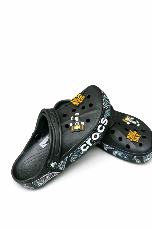 Crocs  Estilo Casual com Jibbitz Personalizados