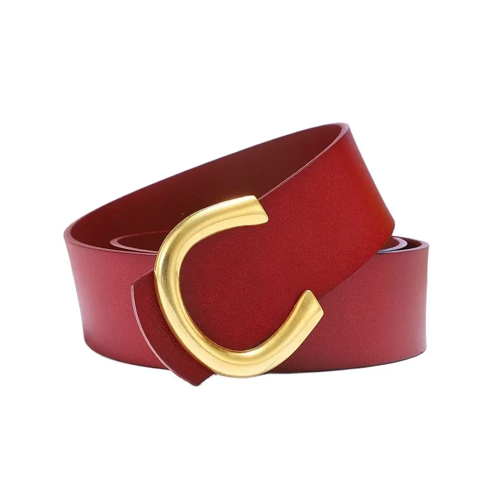 Cinto Feminino Elegante com Fivela Dourada