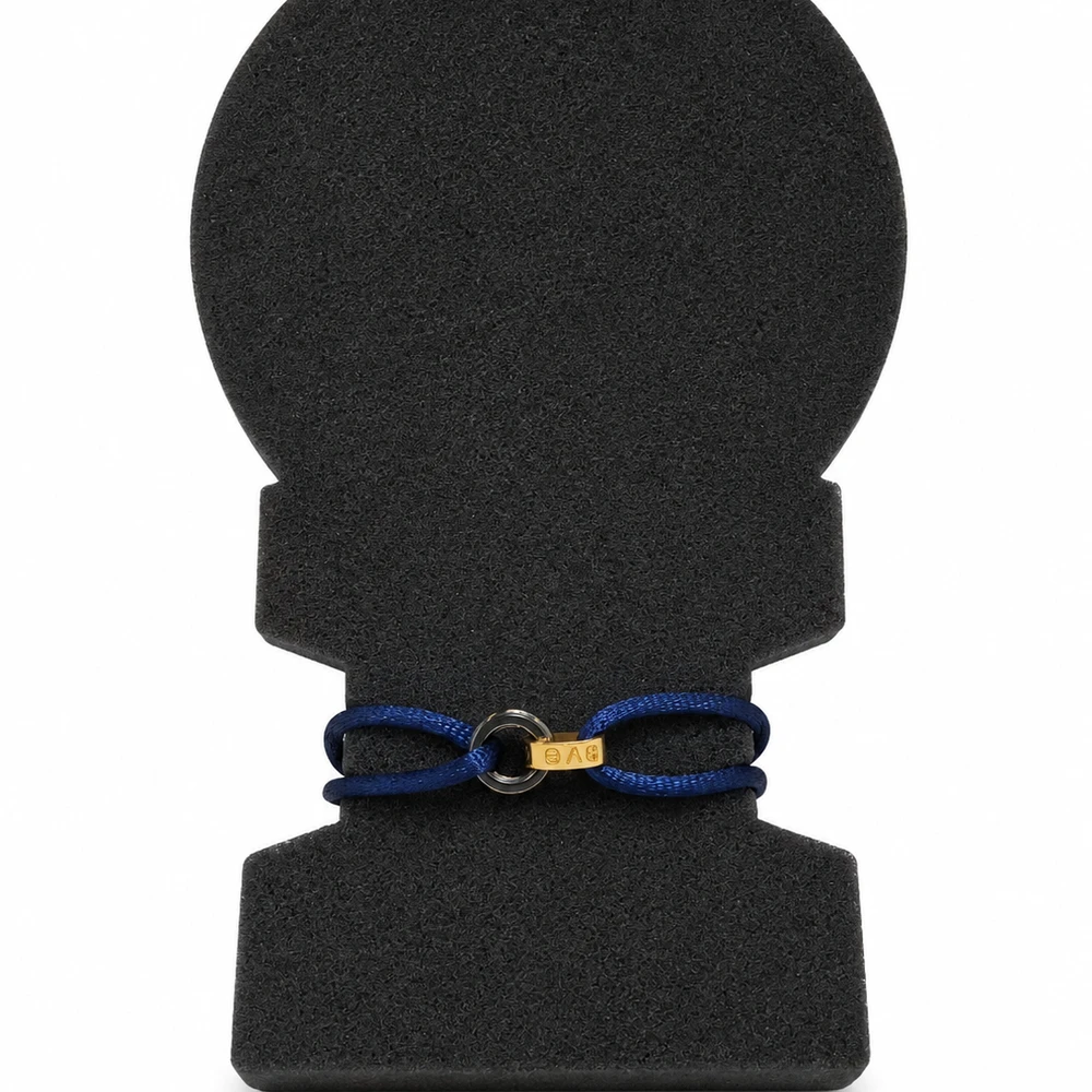 Pulseira de Cordão Azul com Detalhes Dourado e Prateado